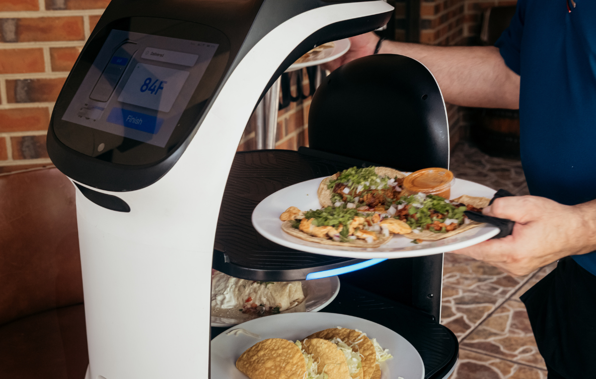 El Portón Elevates Dining with Service Robotics